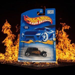 Hot Wheels 2001 Collector 125 Ford Vicky 1932 Die Cast Flames Mattel BOX WEAR